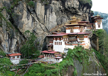 カトマンズから行くブータン旅行　      タクツァン僧院も訪れる3泊4日